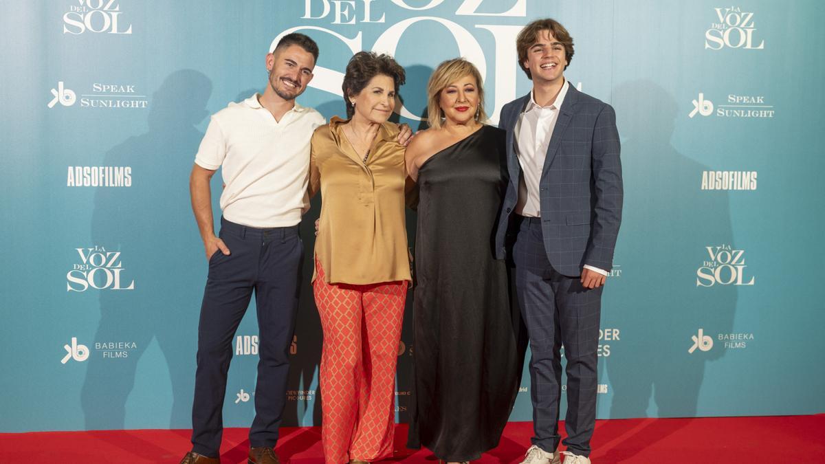 Parte del elenco de &#039;La voz del sol&#039;.