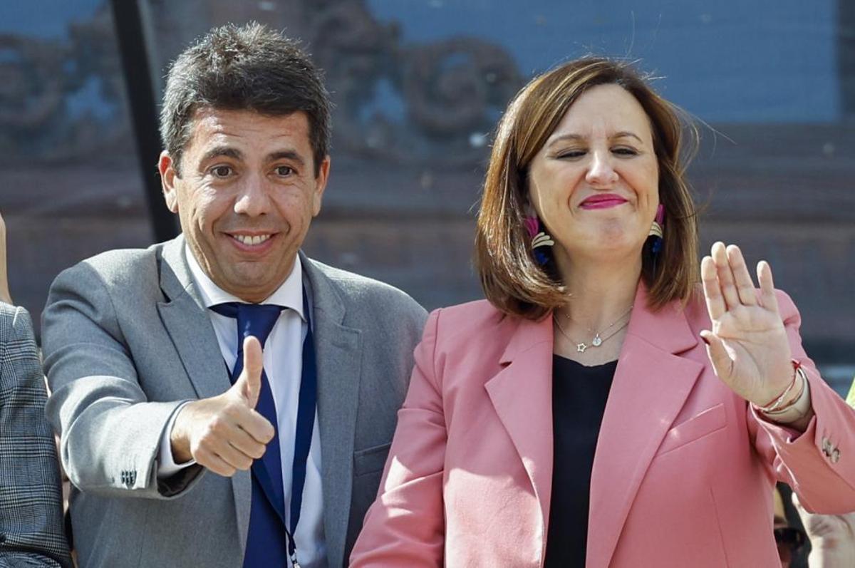 The president of the Valencian Community, Carlos Mazón, with his wife, Mamen.
