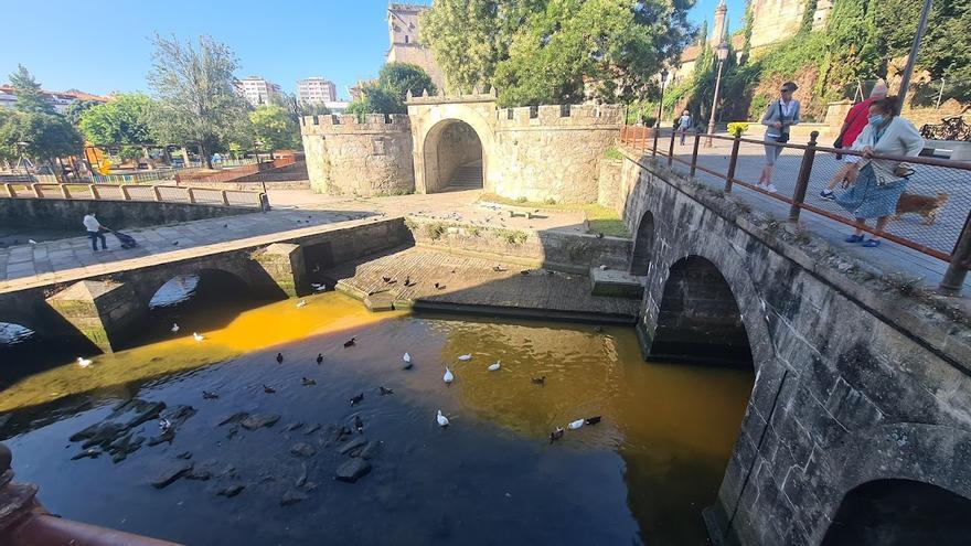 El vertido en el río, a la altura de Vista Alegre.