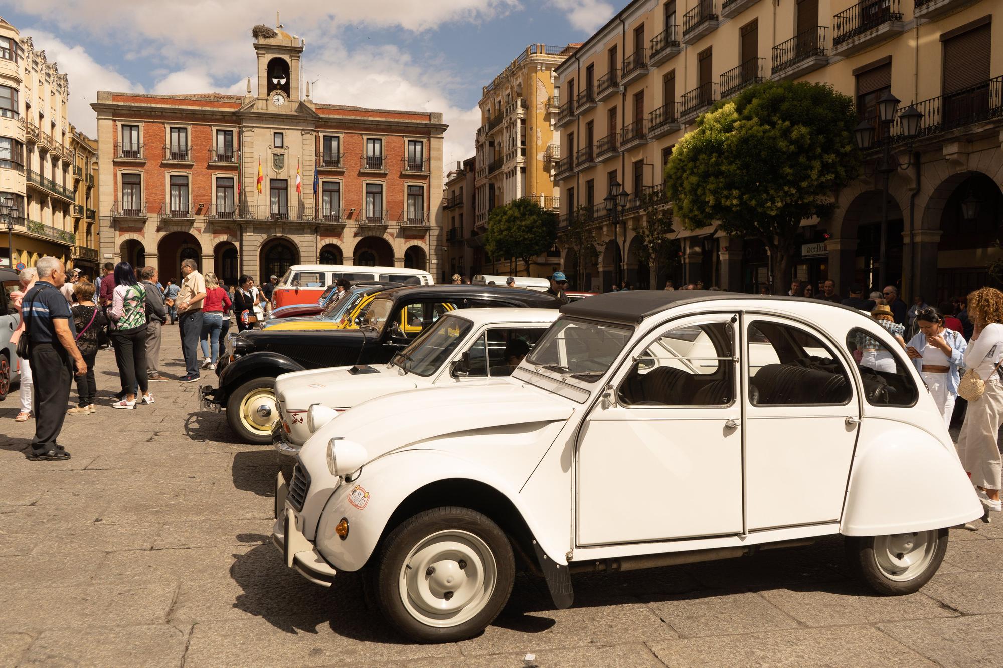 GALERÍA | Zamora huele a motor antiguo: concentración internacional de coches clásicos