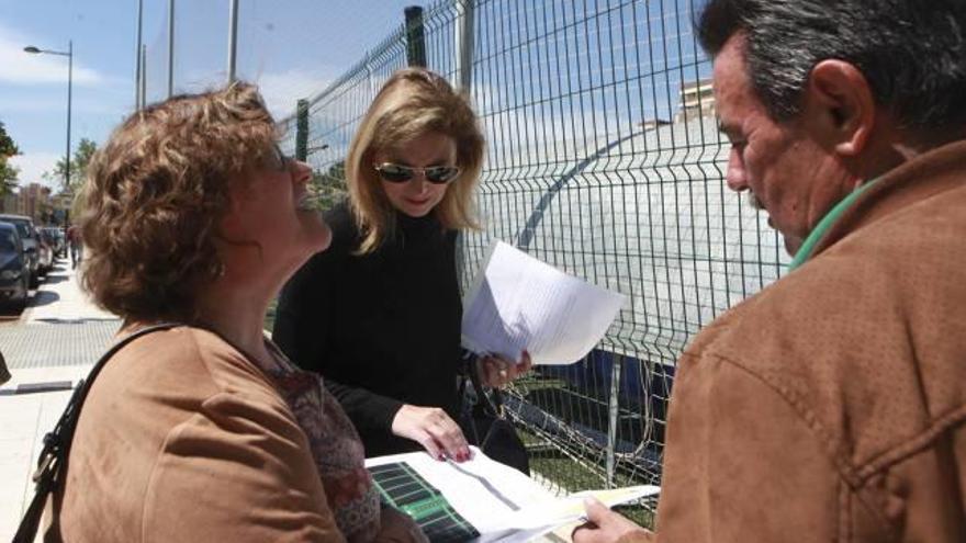 Marco buscará una solución a la valla del espacio deportivo del barrio de Rafalafena