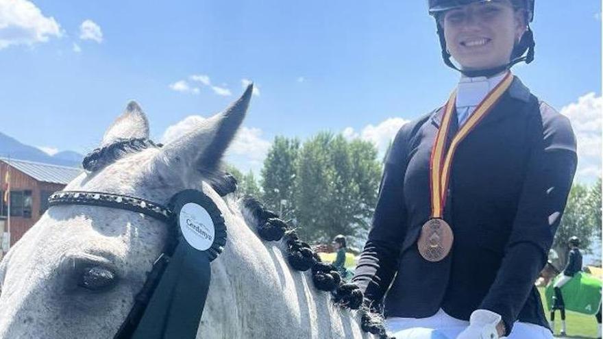 Daniela Casal Iglesias, bronce en el Campeonato de España con ponis