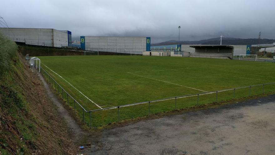 Campo de fútbol de Oseiro. | // LA OPINIÓN