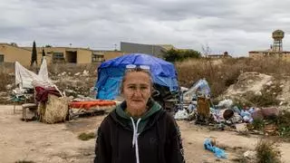 La desgarradora petición de ayuda de una alicantina que vive en la calle y a la que no le dan ninguna ayuda