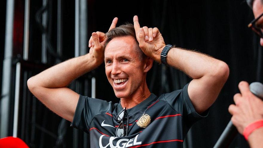 Steve Nash, leyenda de la NBA, enciende al mallorquinismo en Sevilla al estilo 300 &quot;Mallorquins, au, au, au!&quot;