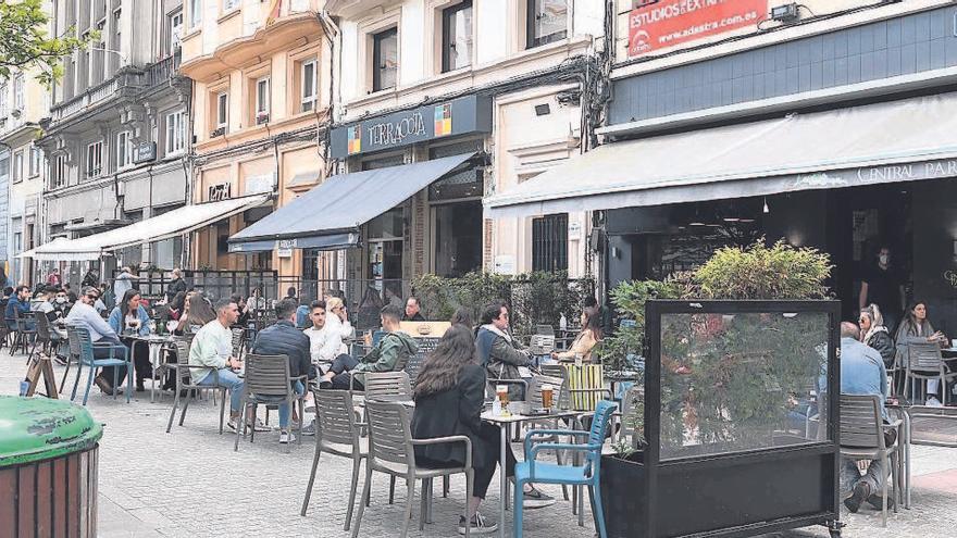 Terraza del Central Park, ayer, en la plaza de Vigo.