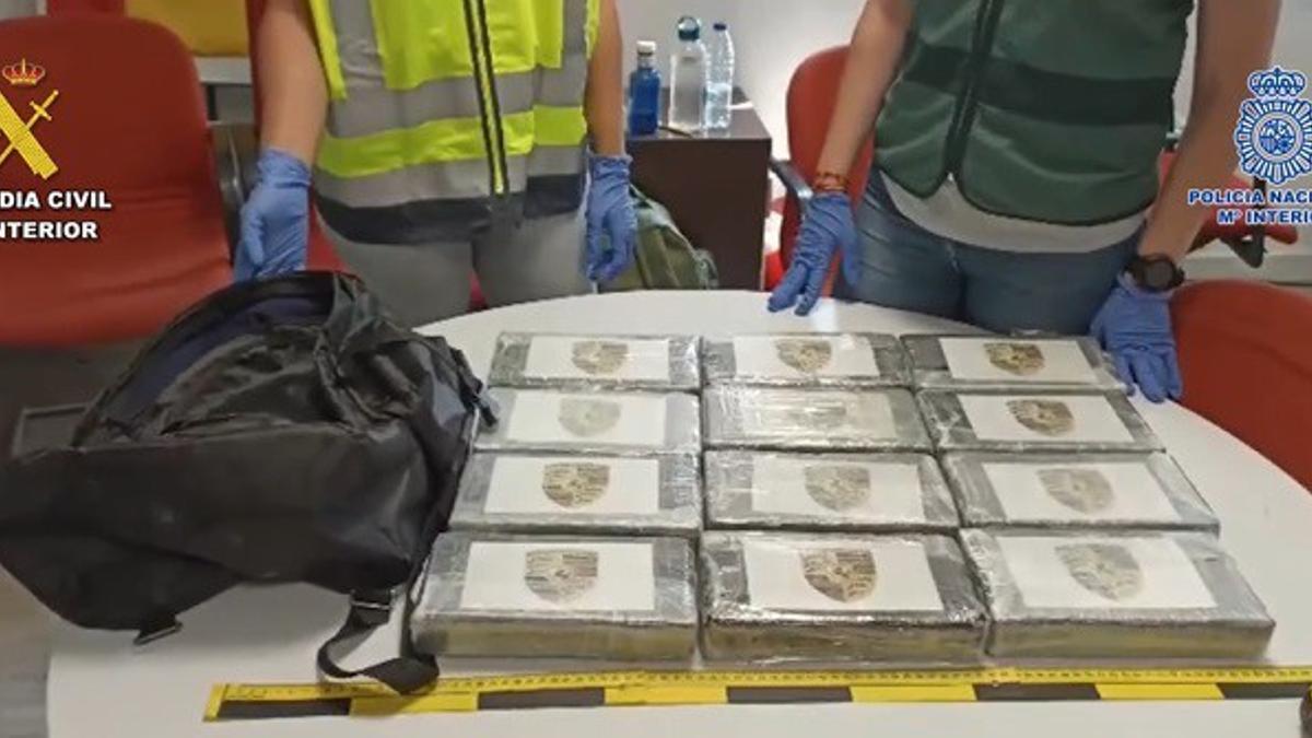 Cae una banda que introducía cocaína en Barajas utilizando a empleados de empresas que operan en el aeropuerto.