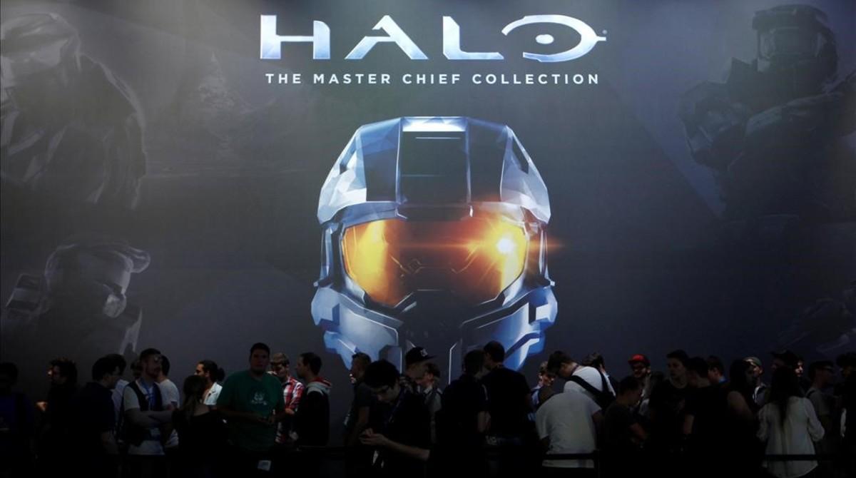 zentauroepp44038213 file photo  vistors wait at the  halo  the master chief coll180629103100