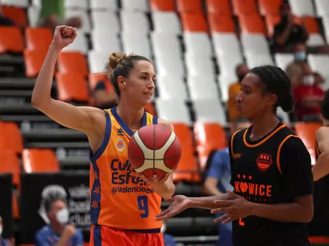 Partido del Trofeu Ciutat de València entre el Valencia Basket y el MKS Polkowice