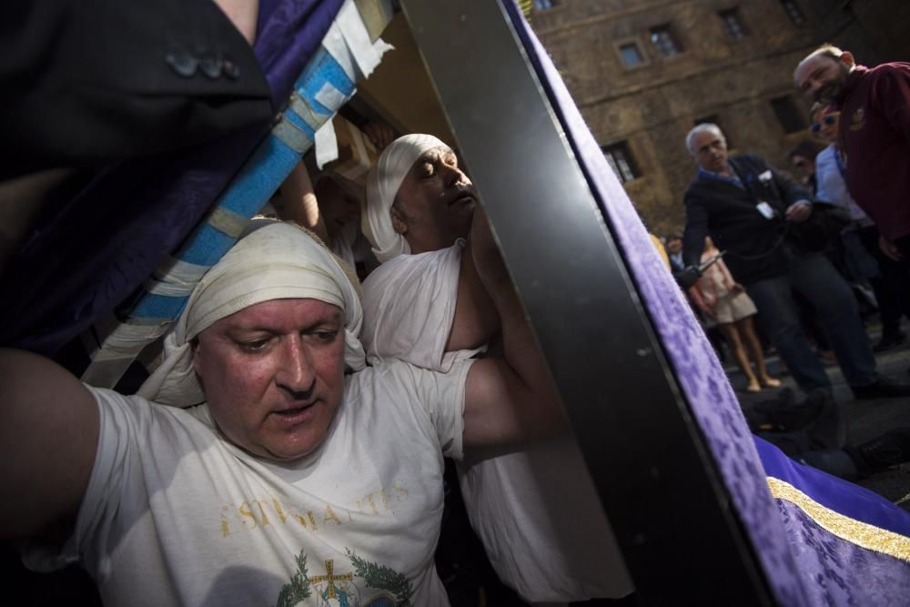 Procesión del Cristo de la Misericordia en Oviedo