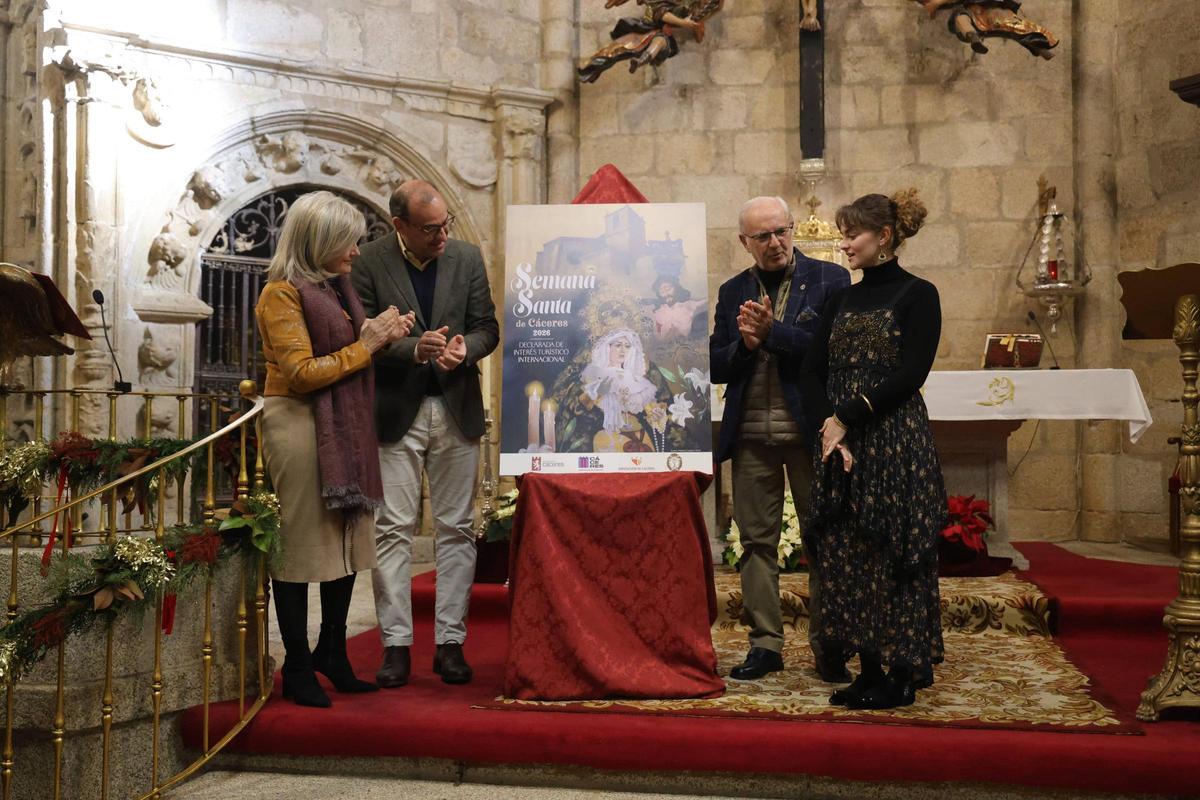 Fotogalería | Así se ha desarrollado la presentación del cartel de la Semana Santa de Cáceres