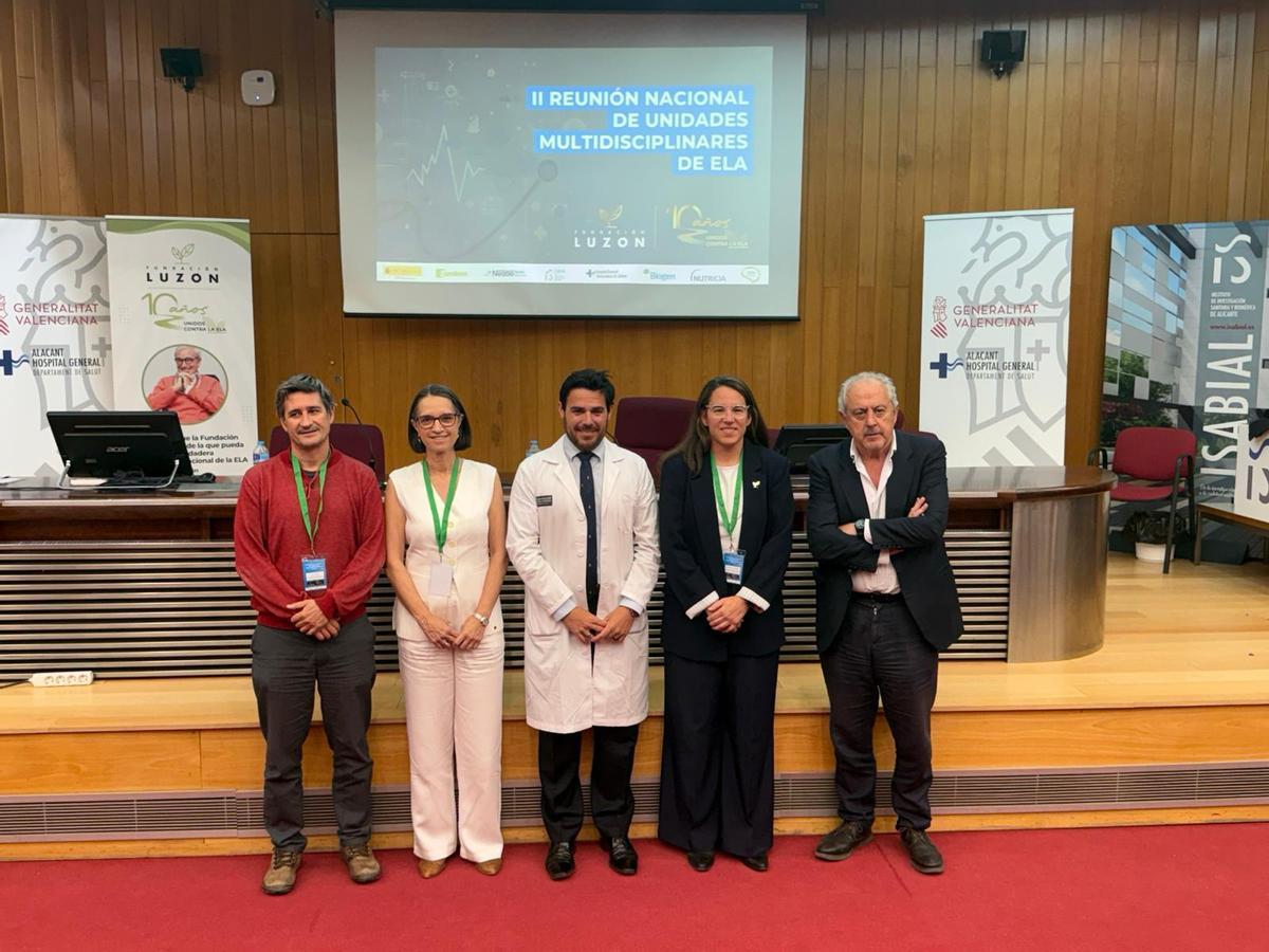 Juan Francisco Vázquez, de La Fe; Carmina Díaz, del Doctor Balmis; el director médico del Hospital de Alicante, Diego Díez; la presidenta de la Fundación Luzón, Estíbaliz Luzón, y el director de la Oficina de Coordinación e Integración Sociosanitaria de la Comunidad, Manuel Escolano