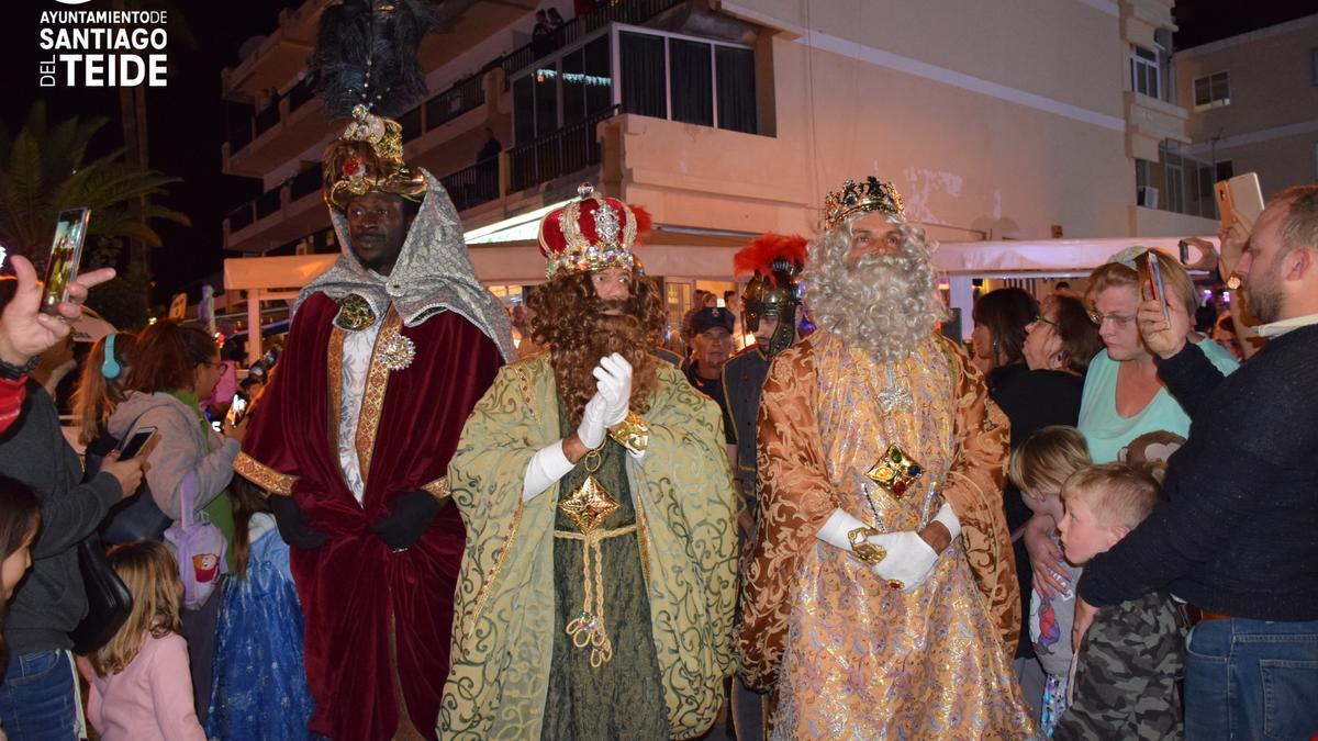 Sus Majestades los Reyes Magos de Oriente, a punto de llegar a Santiago del  Teide - El Día
