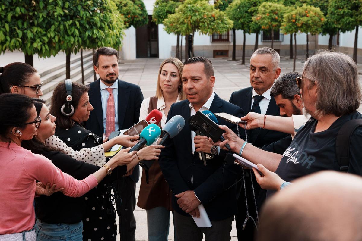Fotogalería | Acuerdo PP-Vox para investir a María Guardiola presidenta de Extremadura Fotogalería | Acuerdo PP-Vox para investir a María Guardiola presidenta de Extremadura