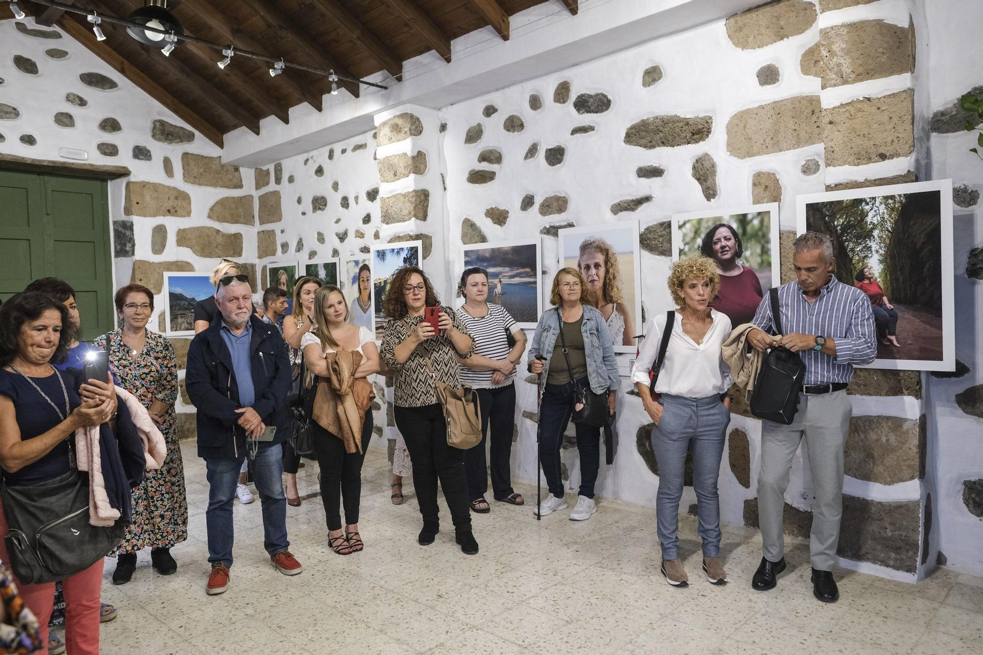 Exposición fotográfica 'Mi identidad' sobre mujeres cuidadoras