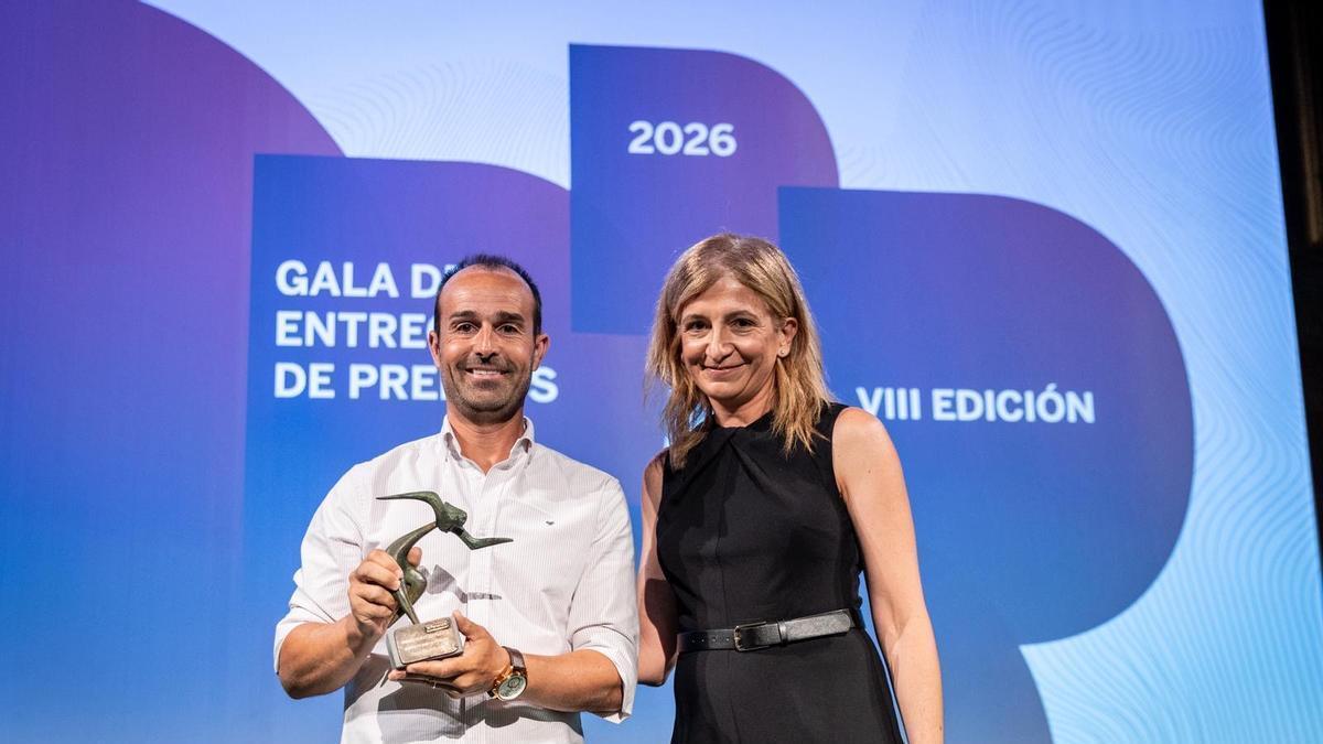 Luis María Gallardo, director del Open Villa de Tauste, junto a Victoria Rull, directora médica del Hospital Universitario Quirón Salud Zaragoza.