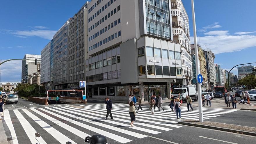 Un paso de cebra gigante llega a Juana de Vega, en A Coruña