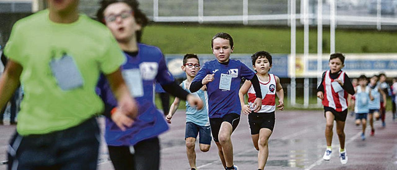 Un grupo de atletas, en una de las pruebas de la competición.