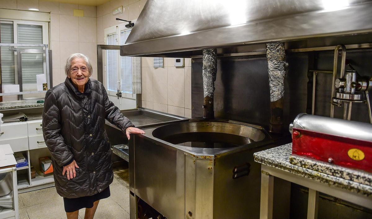 Juana González, en la churrería La Placentina, en 2023.