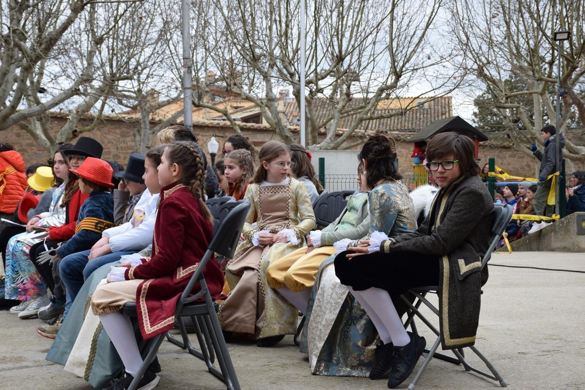 Els infants de Solsona fan ballar els gegantons del Carnaval Els infants de Solsona fan ballar els gegantons del Carnaval