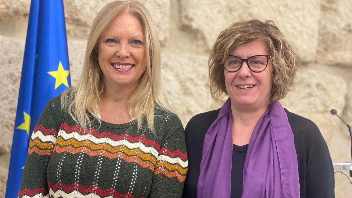 Cristina Pedrajas y Alba Doblas, en la sala de prensa del Ayuntamiento de Córdoba.