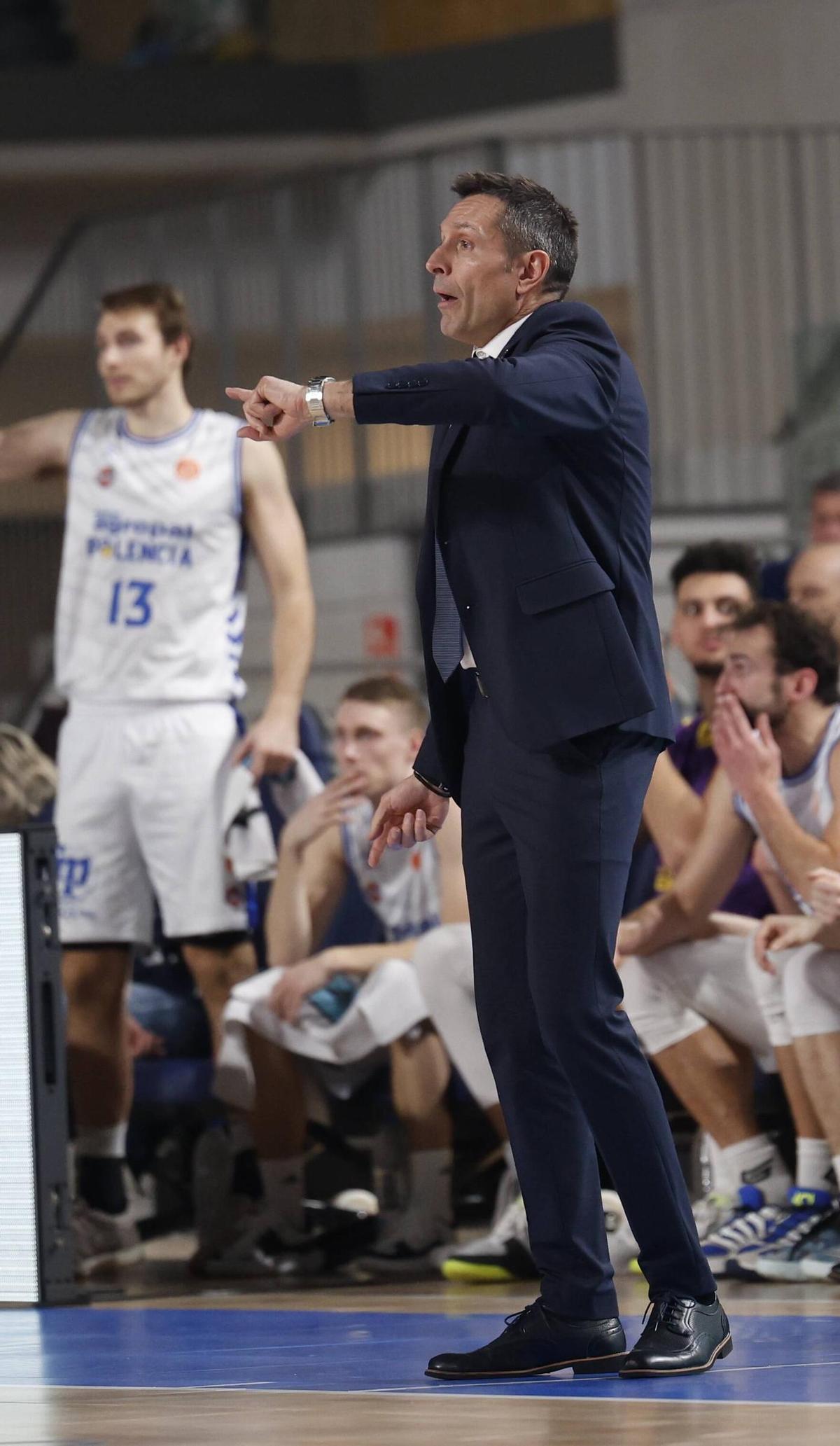 EN IMÁGENES: Así fue el Alimerka Oviedo Baloncesto-Súper Agropal Palencia en el Palacio de los Deportes