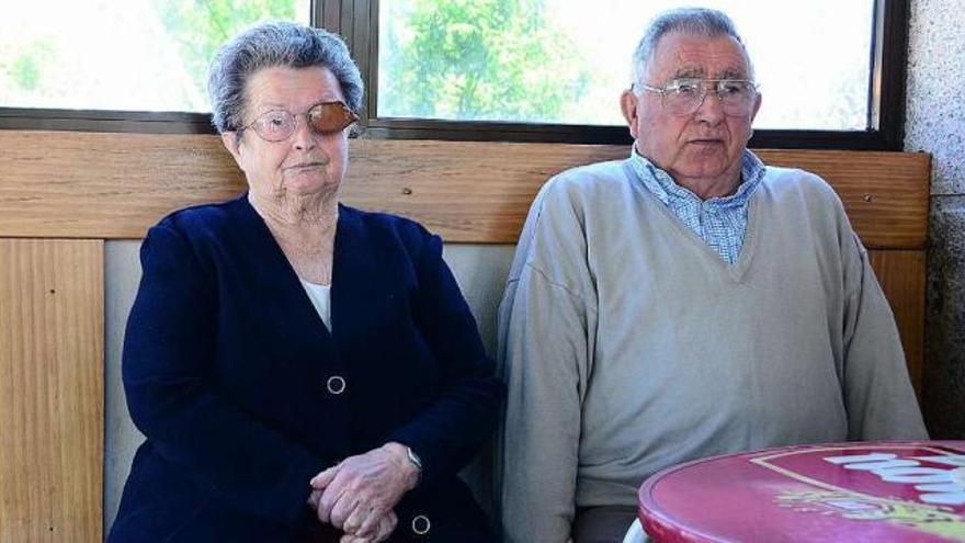 Carmen Calvar y Ricardo Iglesias, de 75 y 83 años, son afectados por las preferentes de NCG.  // G.N.