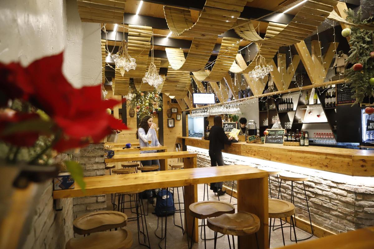 En imágenes | Así es La Piedra 64, el restaurante con los bocadillos más originales de Zaragoza