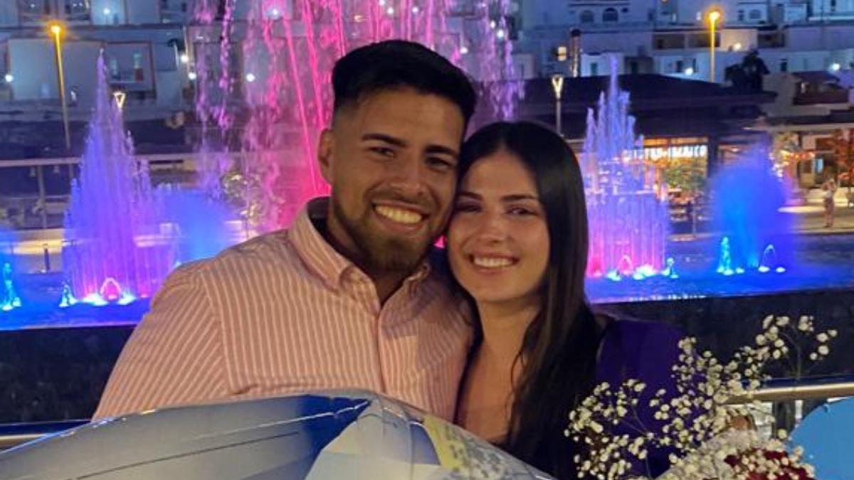 Así fue la petición de matrimonio más romántica en la fuente luminosa del centro comercial Mogán Mall