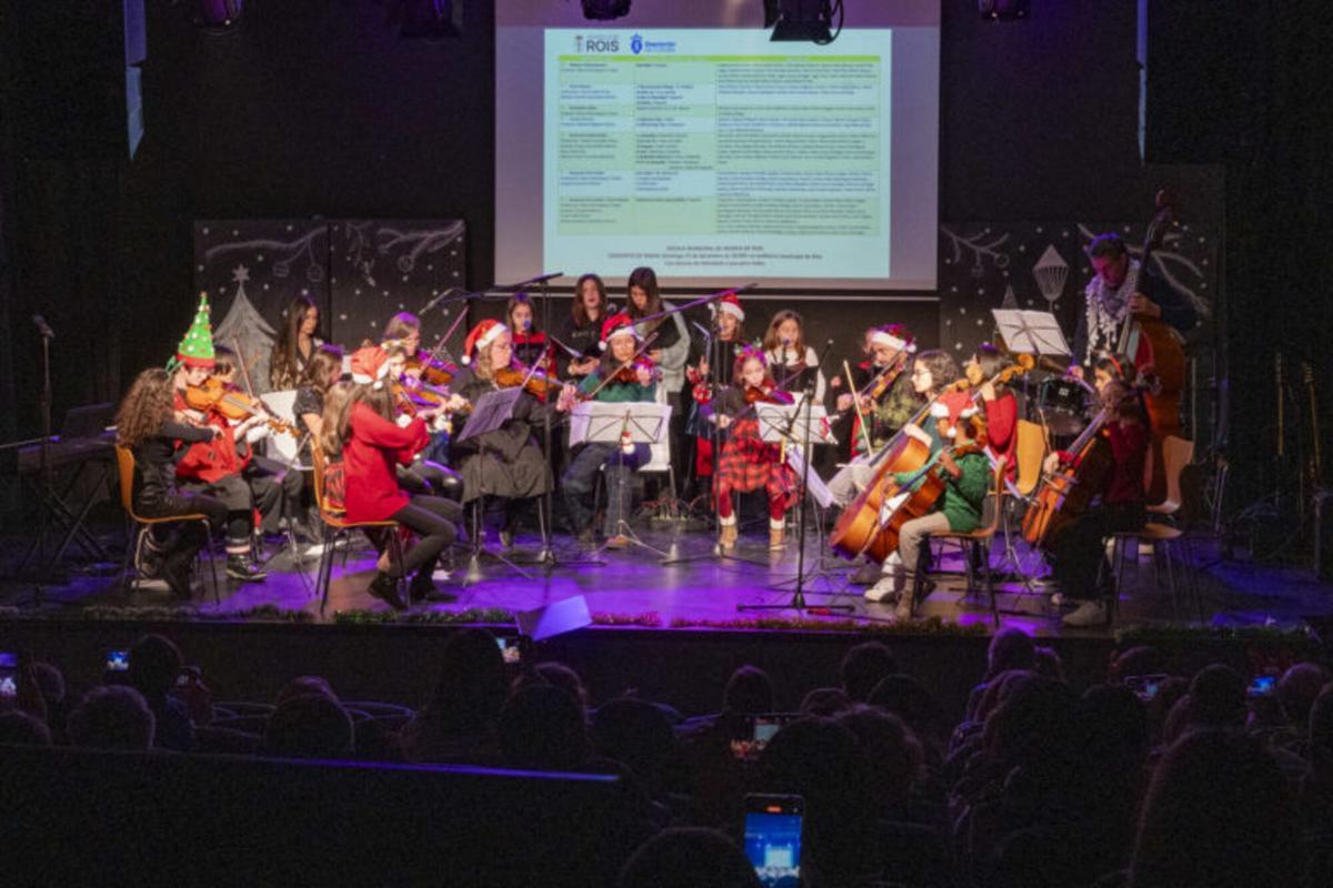Concerto de Nadal da Escola Municipal de Música de Rois Concerto de Nadal da Escola Municipal de Música de Rois
