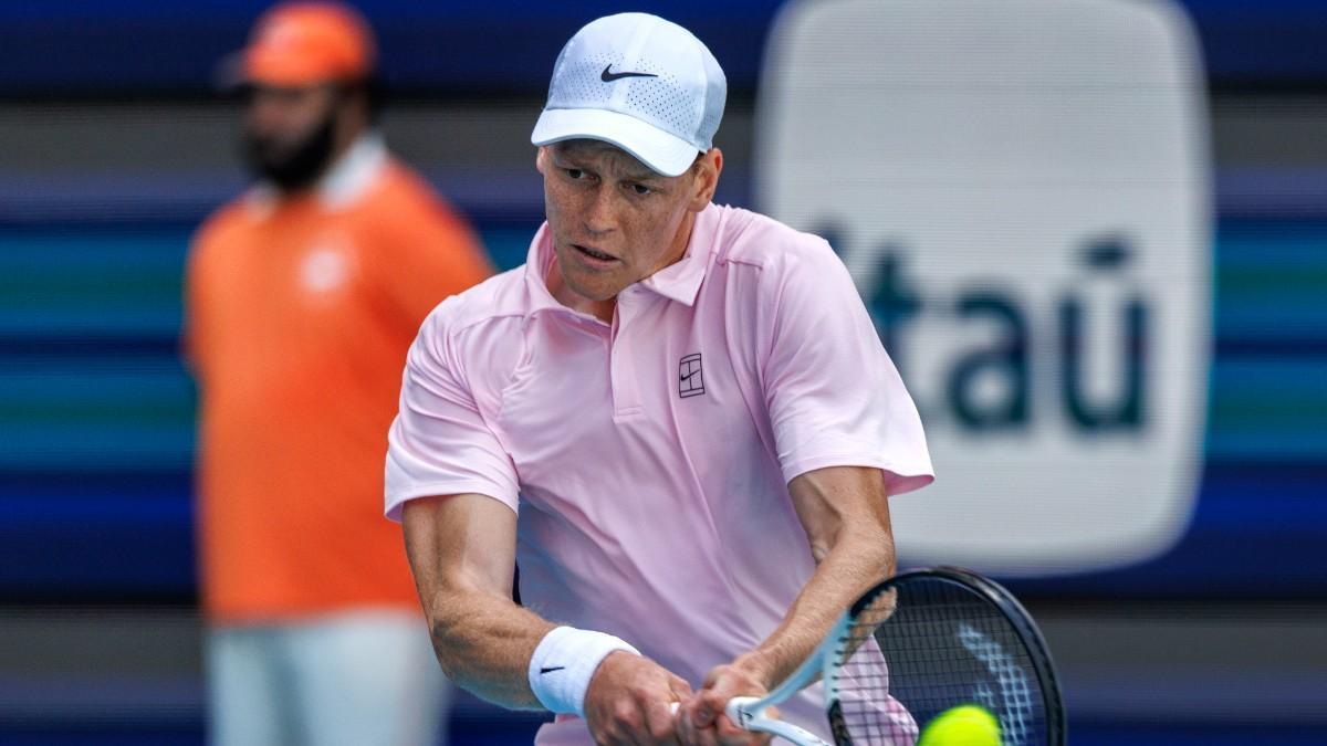 ¡Sinner vence a Dzumhur e iguala a Djokovic!