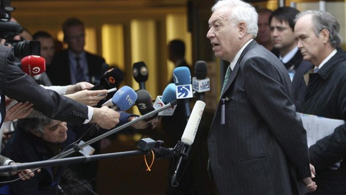 José Manuel García-Margallo atiende a los medios, el miércoles, en Bruselas.