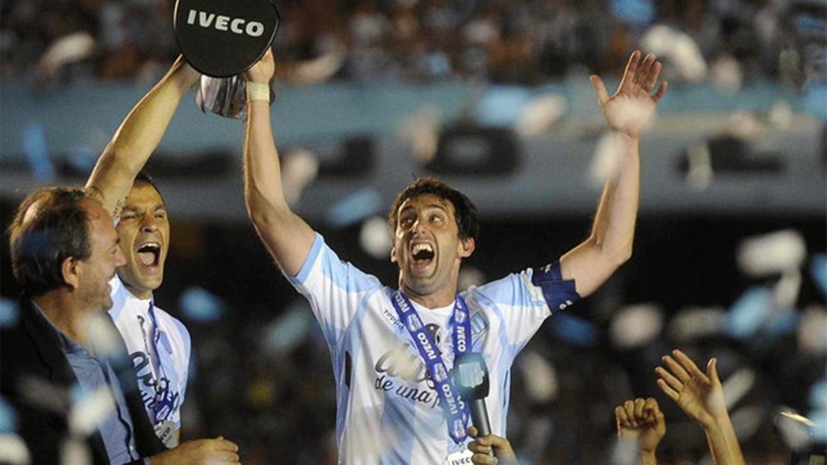 Diego Milito, celebrando un título