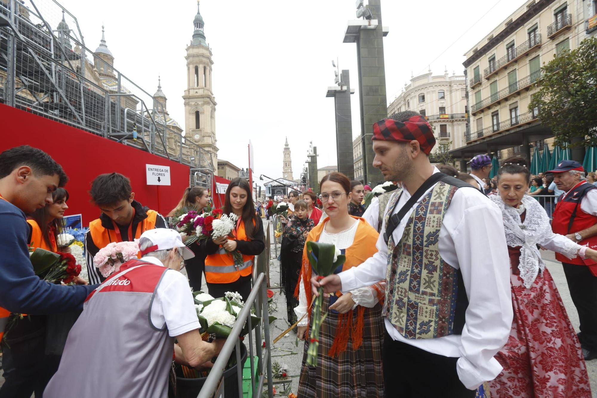 En imágenes | La Ofrenda de Flores a la Virgen del Pilar 2023 (I)