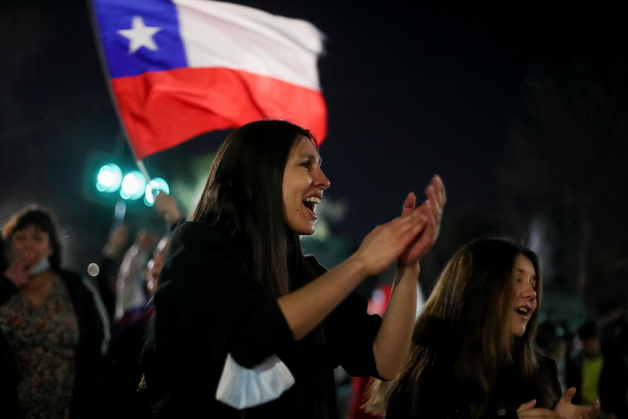 Partidarios del no celebran el rechazo de la Constitución