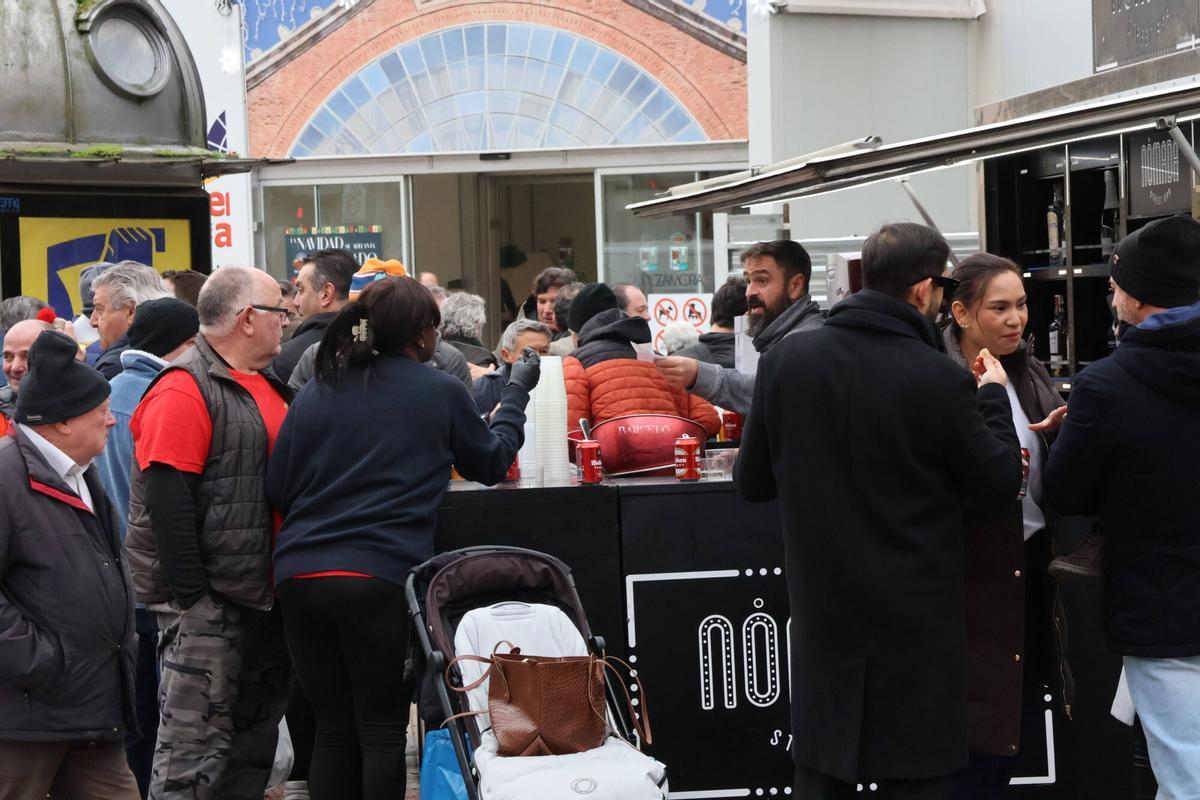Celebración de las campanadas en el Mercado de Abastos de Zamora.