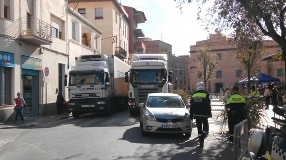 El vehicle que conduïa Matabosch, davant del tràiler.