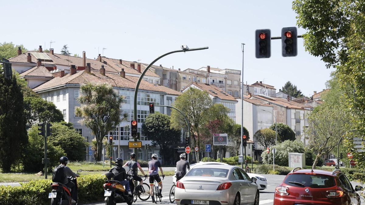 Fotorrojo situado en la Praza de España, en la zona norte de Santiago.