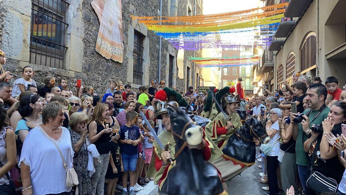 Un moment de la cercavila celebrada ahir a la tarda | AJUNTAMENT D’OLOT