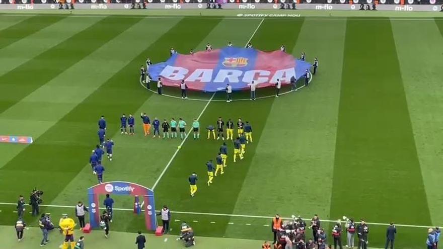 Vídeo: Así saltaron los futbolistas del Barcelona y Villarreal al Camp Nou