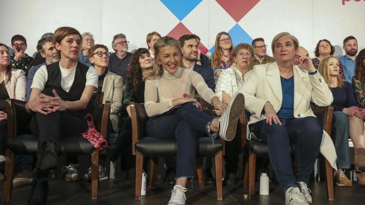 Yolanda Díaz junto a Marta Lois y Ada Colau en la campaña de las gallegas.