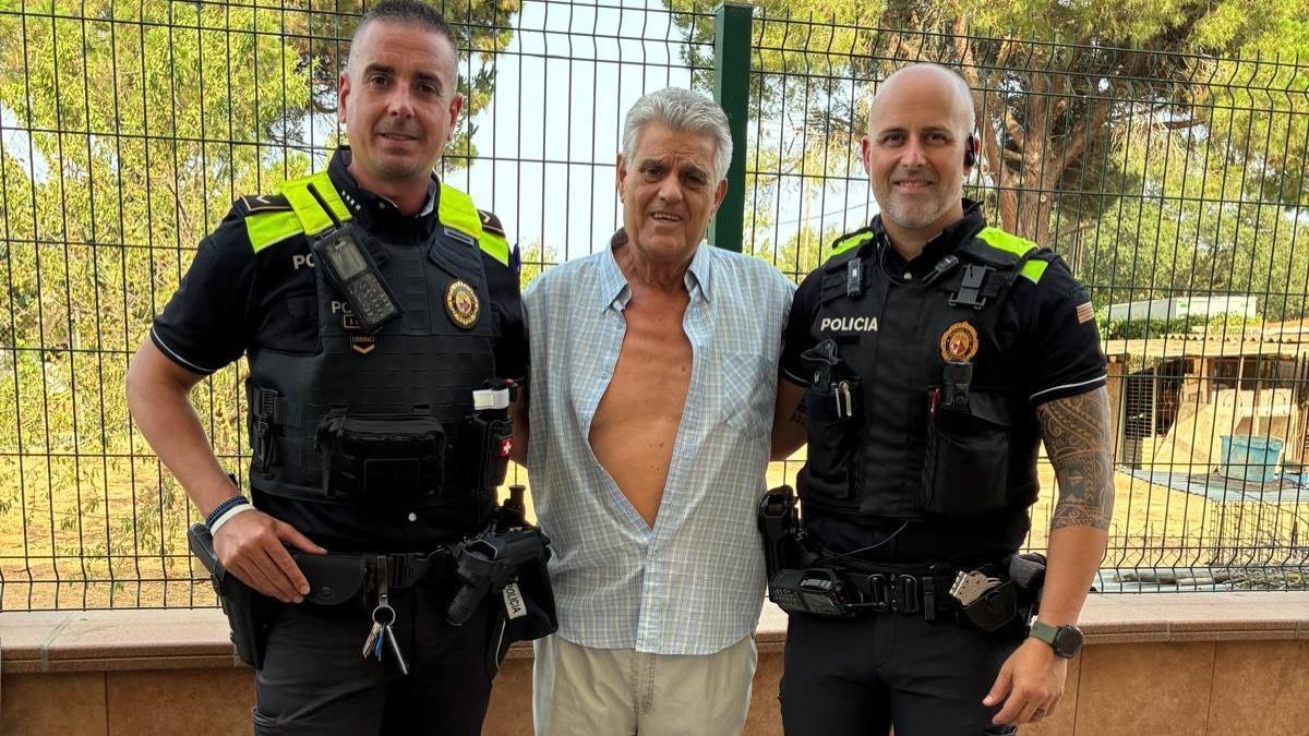 Els agents de la Policia Local de Llagostera i el veí que van salvar.