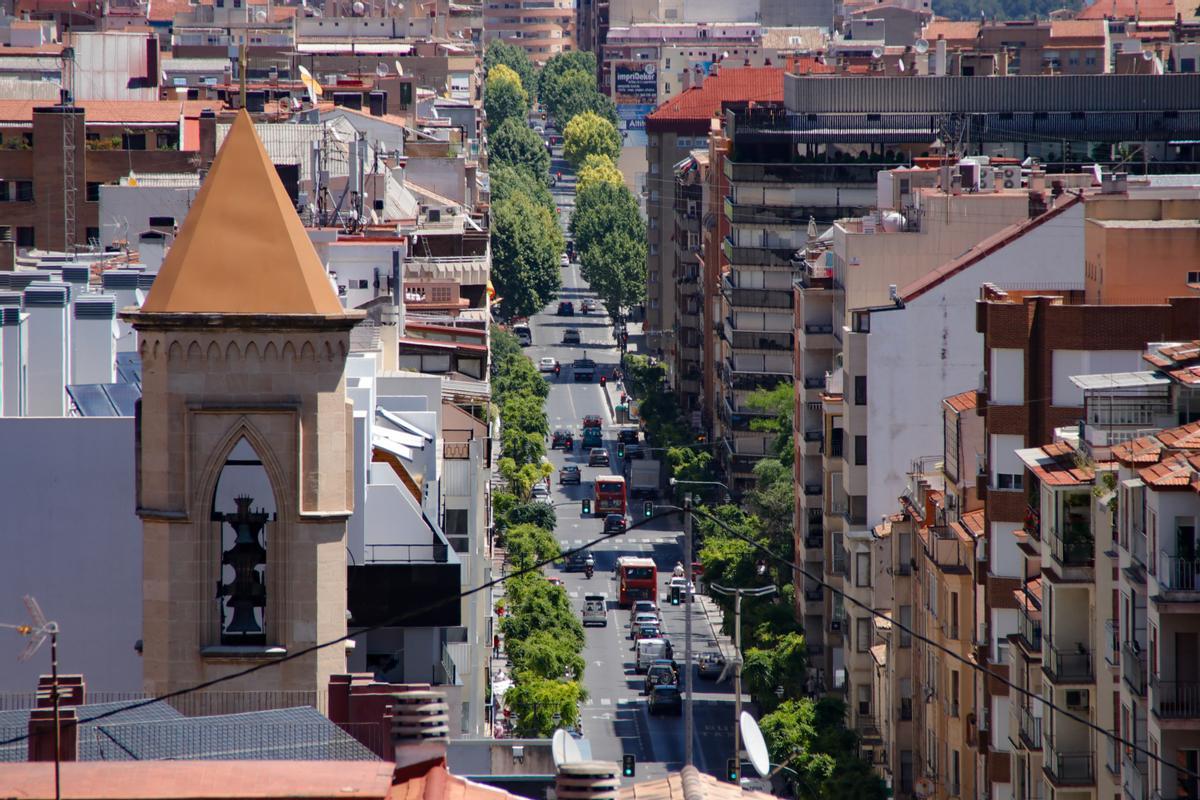 Imagen del centro urbano de Alcoy, con la Alameda de Camilo Sesto en primer término.