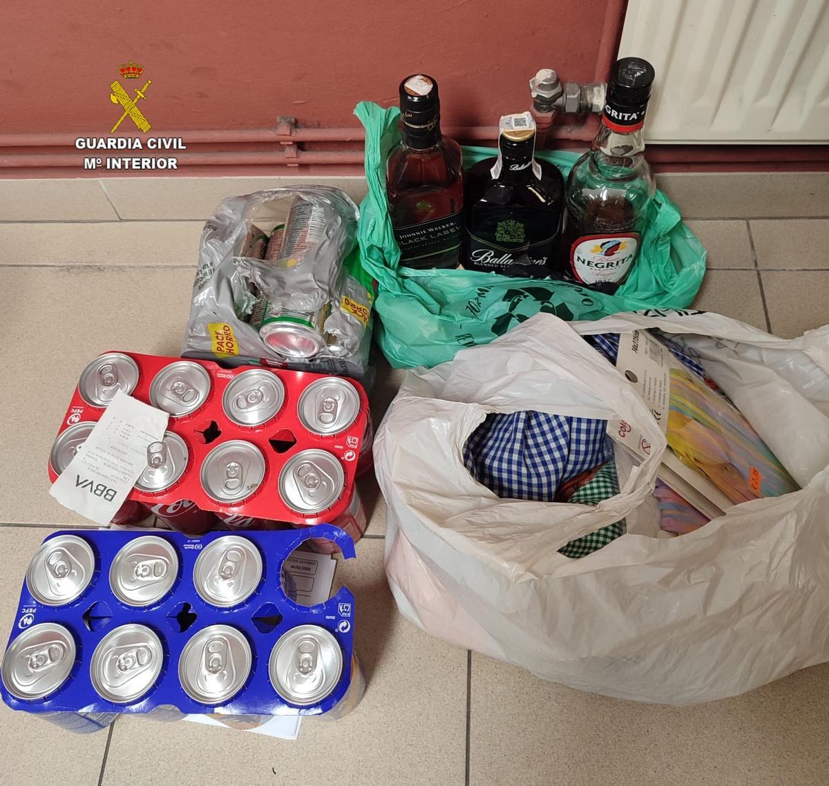 Material recuperado por la Guardia Civil al detenido por robar en Silleda.