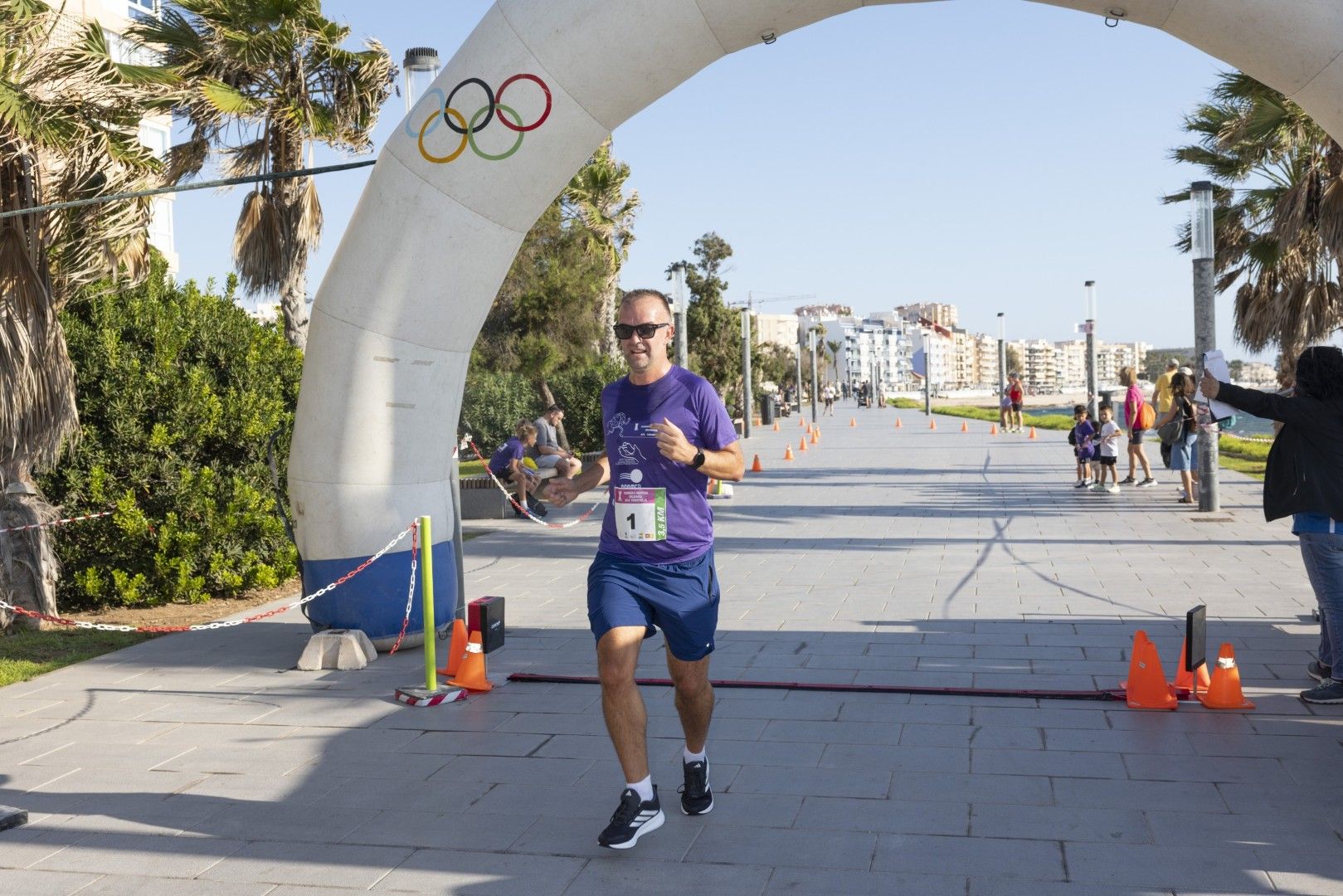 Así fue en imágenes una nueva edición de la carrera solidaria de AFA Torrevieja