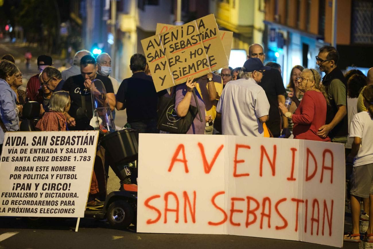 Movilización de los vecinos de San Sebastián contra el cambio de nombre de la avenida