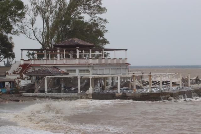 La tormenta destroza los Baños del Carmen