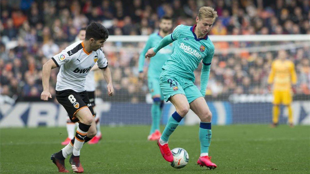 De Jong fue uno de los señalados del partido en Mestalla