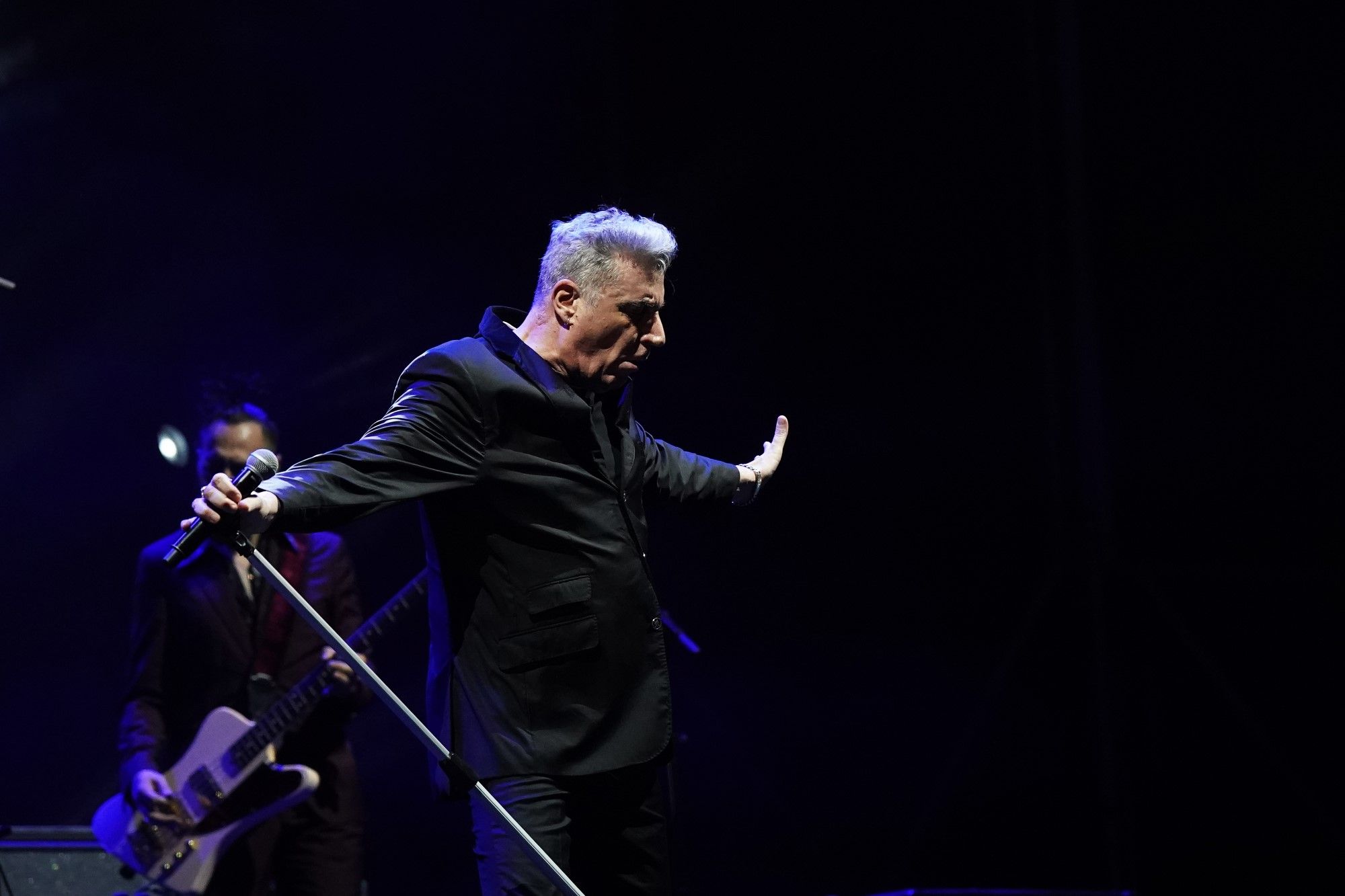 Loquillo da una lección de rock en la plaza de toros de La Malagueta