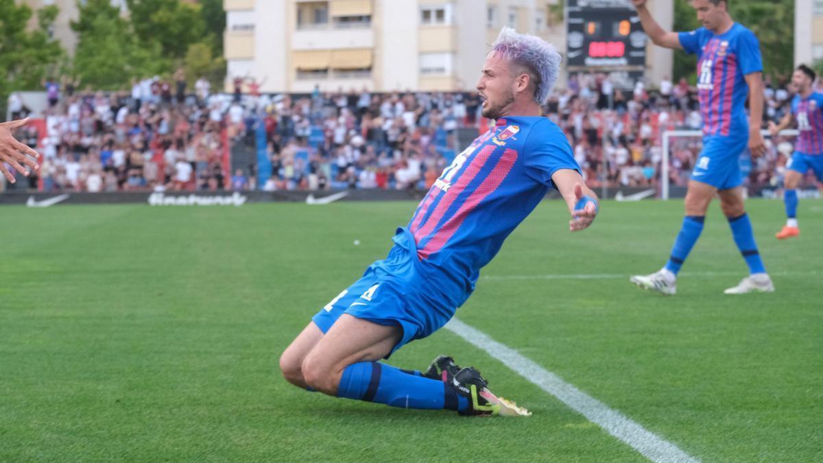 Manu Nieto celebra el Eldense 2-0 Celta Fortuna que metía al Deportivo en la final del "play-off" por subir a Segunda.